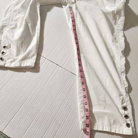 Chico's Women White Zip Close Pockets Button Hem Elastic Waist Cropped Pants 0.5 - Picture 11 of 12